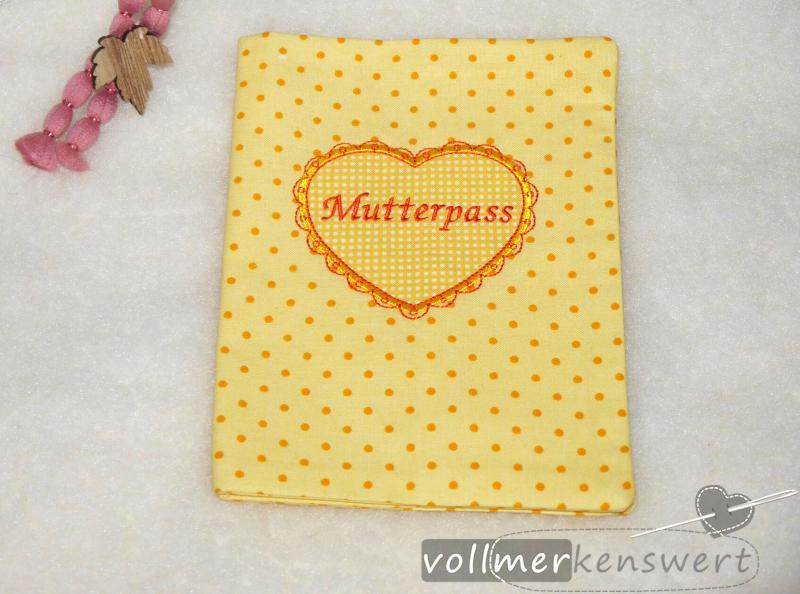 Mutterpasshülle bestickt mit Herz und Schriftzug sofort lieferbar